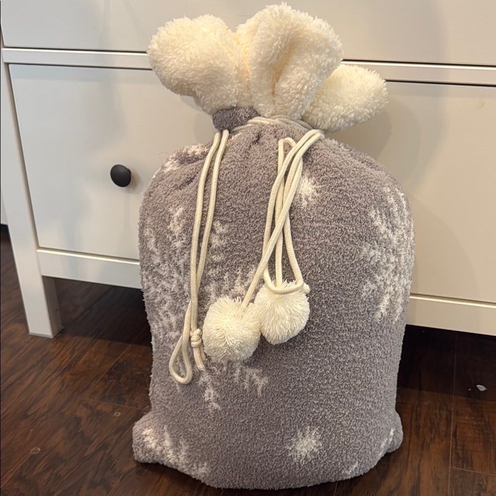 BRAND NEW Cozy Snowflake Blanket & Matching Bag